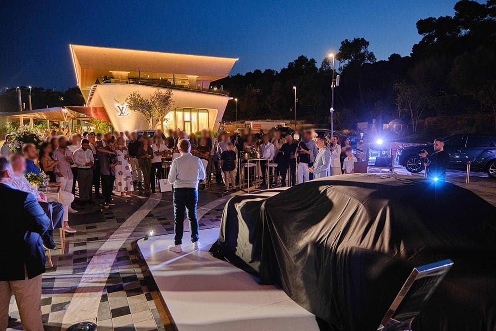 https://autogreeknews.gr/wp-content/uploads/2025/06/Bentley-Soiree_guests_2.jpg