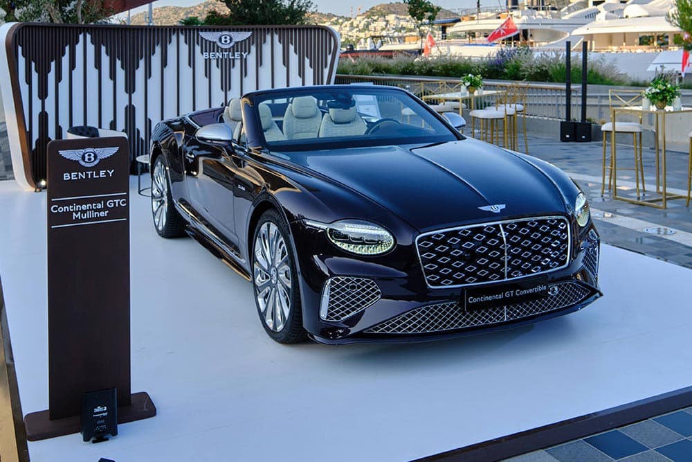 Η νέα Bentley Continental GTC Mulliner στην Αθηναϊκή Ριβιέρα