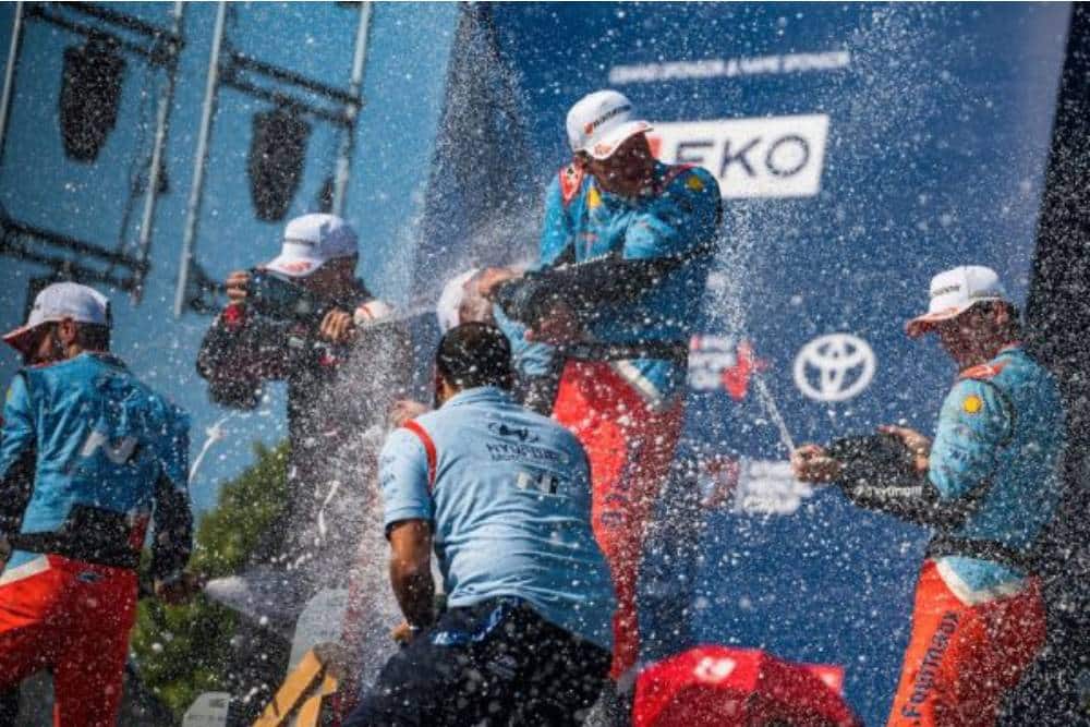 https://autogreeknews.gr/wp-content/uploads/2025/06/EKO_ACROPOLISRALLY2024_podium_JK-5-91ede732-1.jpg