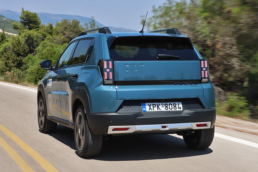 https://autogreeknews.gr/wp-content/uploads/2025/06/Fiat-Grande-Panda-1.2-Hybrid-110-HP-45.jpg