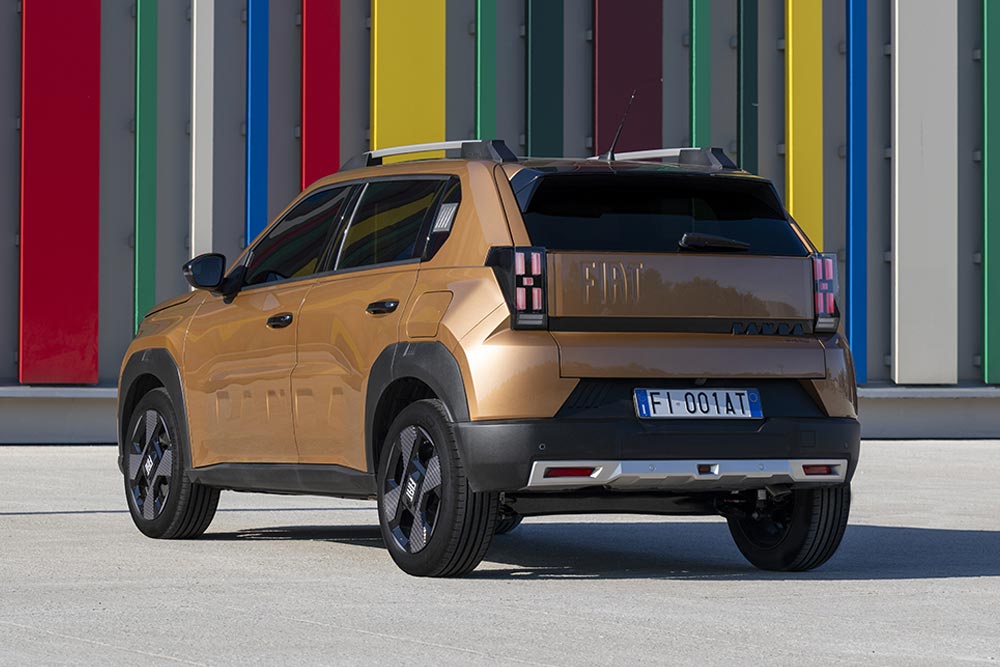 https://autogreeknews.gr/wp-content/uploads/2025/06/Fiat-Grande-Panda-14.jpg