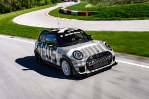 P90597651_highRes_mini-john-cooper-wor (1)
