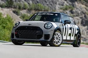 P90597682_highRes_mini-john-cooper-wor (1)