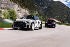 P90597718_highRes_mini-john-cooper-wor (1)
