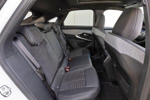 Peugeot 3008 GT interior (6)