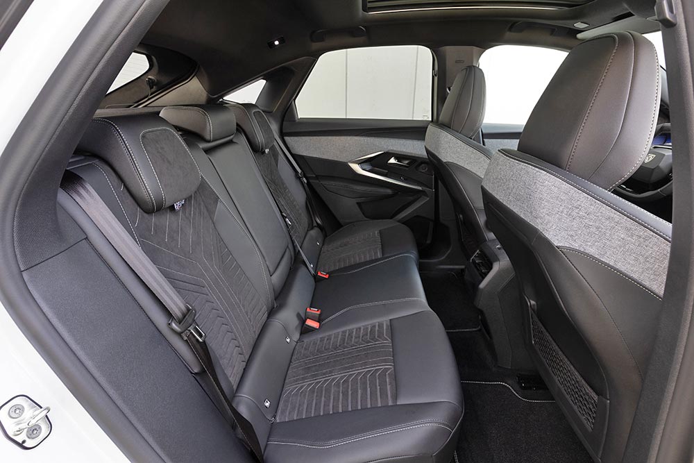 https://autogreeknews.gr/wp-content/uploads/2025/06/Peugeot-3008-GT-interior-6.jpg