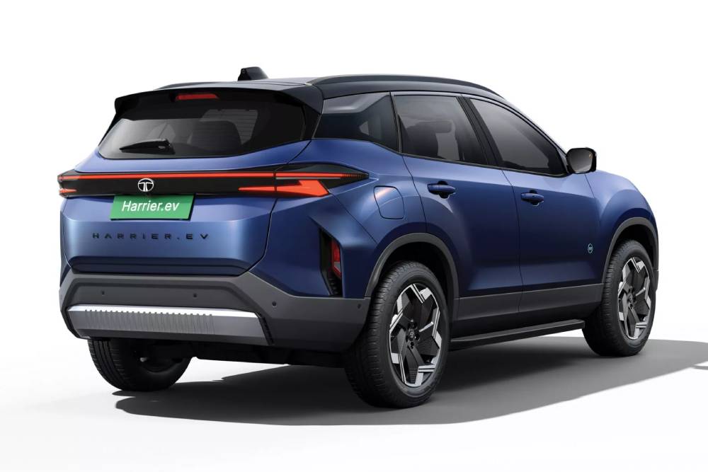 https://autogreeknews.gr/wp-content/uploads/2025/06/Tata-Harrier-4.jpg