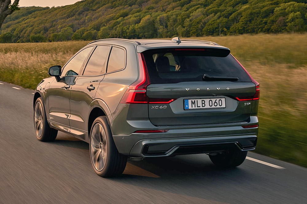 https://autogreeknews.gr/wp-content/uploads/2025/06/Volvo_XC60_overtakes_the_240-3.jpg
