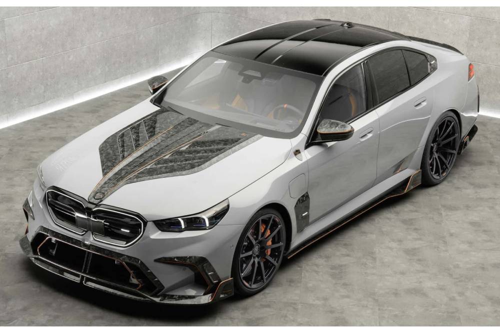 Βελτιωμένη BMW M5 τίγκα στα ανθρακονήματα
