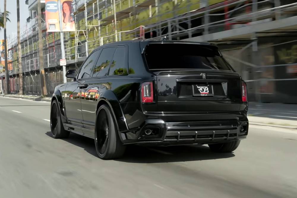 https://autogreeknews.gr/wp-content/uploads/2025/06/first-ever-1016-widebody-rolls-royce-cullinan-seri-1.jpg