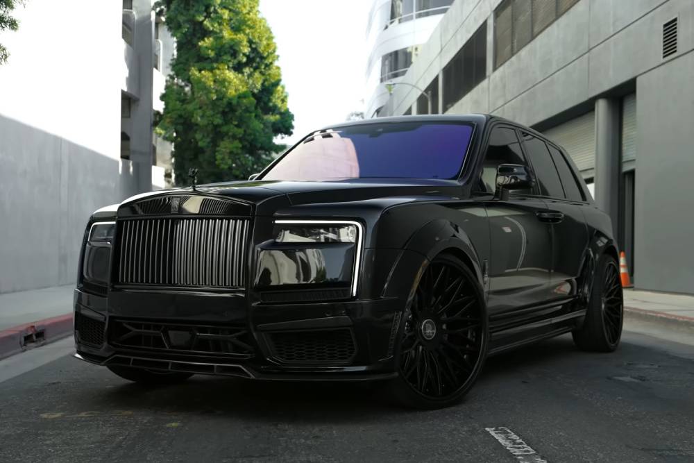 https://autogreeknews.gr/wp-content/uploads/2025/06/first-ever-1016-widebody-rolls-royce-cullinan-seri-3.jpg