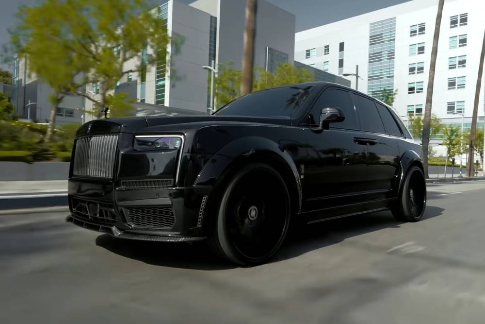 https://autogreeknews.gr/wp-content/uploads/2025/06/first-ever-1016-widebody-rolls-royce-cullinan-seri.jpg