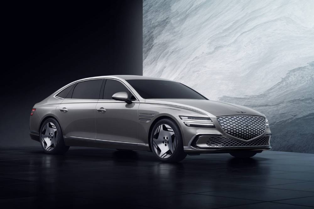 https://autogreeknews.gr/wp-content/uploads/2025/06/genesis-launches-2025-electrified-g80-with-354-mil-2.jpg