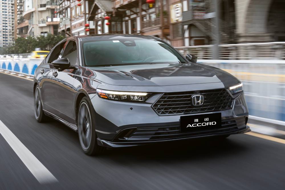 https://autogreeknews.gr/wp-content/uploads/2025/06/honda_accord_turbo_sport_14.jpg