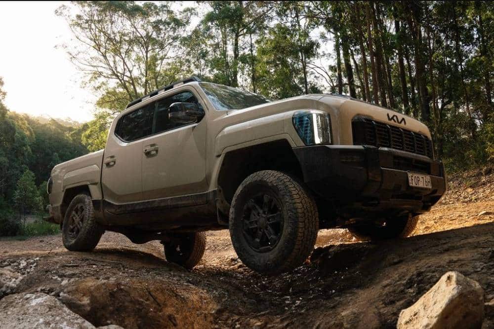 https://autogreeknews.gr/wp-content/uploads/2025/06/kia-tasman-off-road-04.jpg