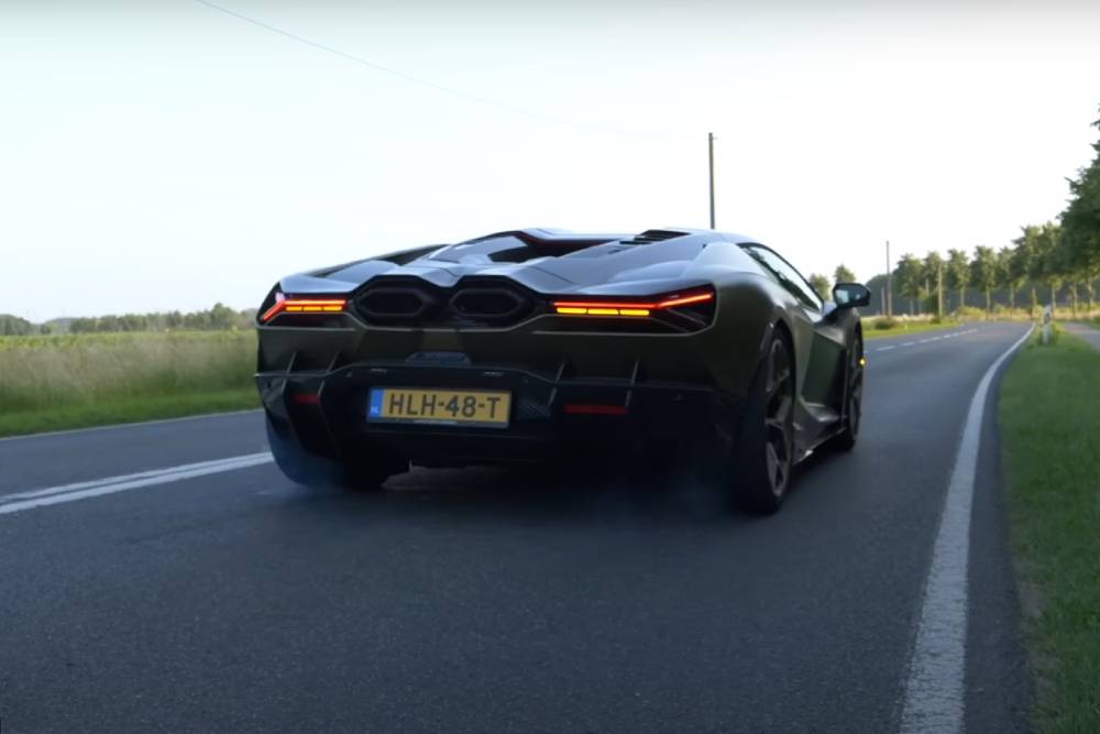 PHEV «σανίδωμα» με τη Lambo Revuelto (+video)