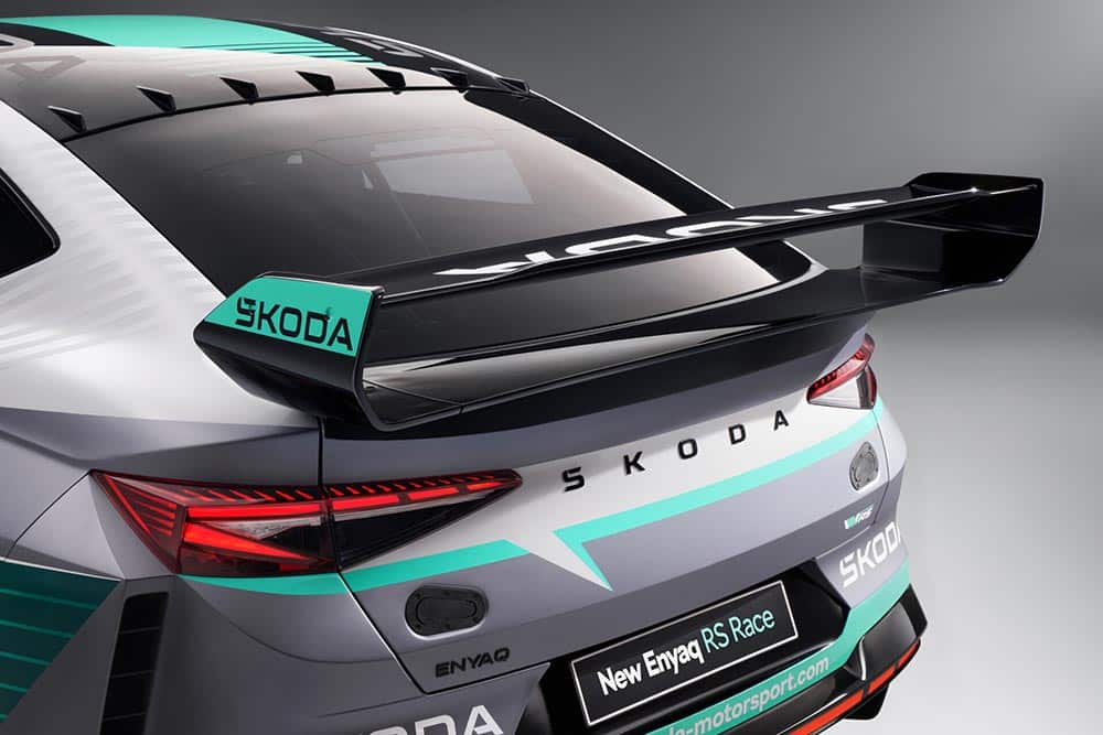 https://autogreeknews.gr/wp-content/uploads/2025/06/new_skoda_enyaq_rs_race-2.jpg