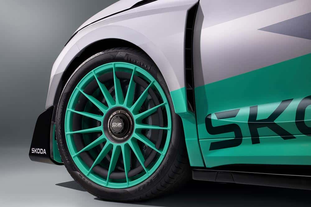 https://autogreeknews.gr/wp-content/uploads/2025/06/new_skoda_enyaq_rs_race-4.jpg
