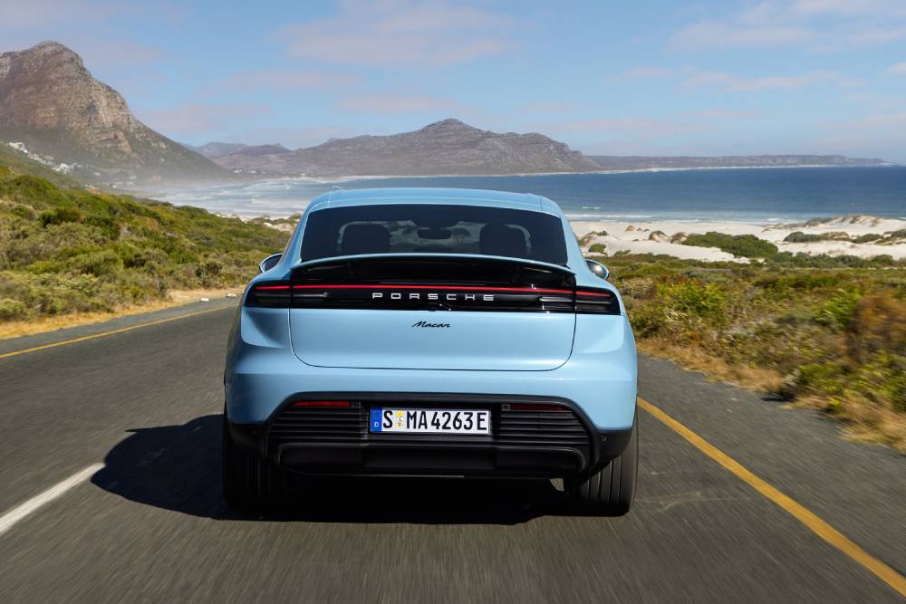 https://autogreeknews.gr/wp-content/uploads/2025/06/porsche_macan_8620.jpg
