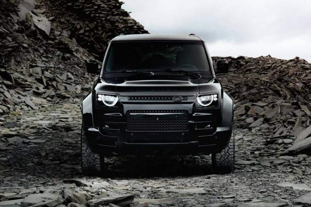 Ορισμός της απειλής το νέο Land Rover Defender OCTA Black