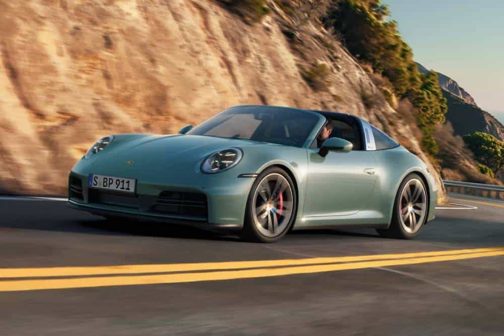 Νέα και ιστορικά δυνατή Porsche 911 Carrera 4S