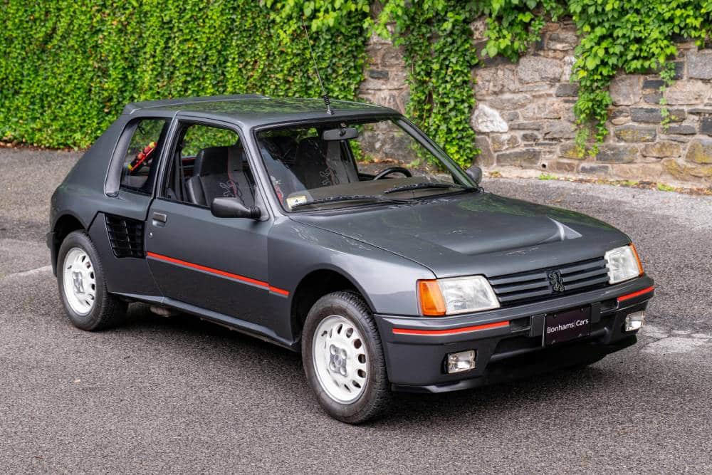 Ανεπανάληπτο Peugeot 205 T16 για πολύ βαθιές τσέπες