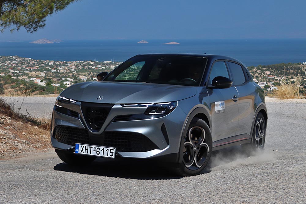 https://autogreeknews.gr/wp-content/uploads/2025/07/Alfa-Romeo-Junior-Ibrida-Aigina-25.jpg