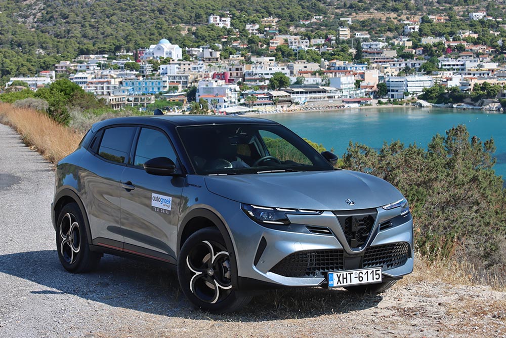 https://autogreeknews.gr/wp-content/uploads/2025/07/Alfa-Romeo-Junior-Ibrida-Aigina-9.jpg