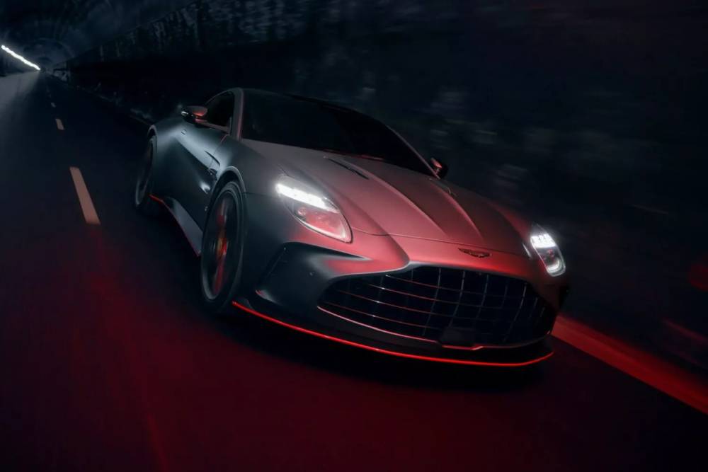 Bροντερή νέα Aston Martin Vantage S 680 PS (+video)