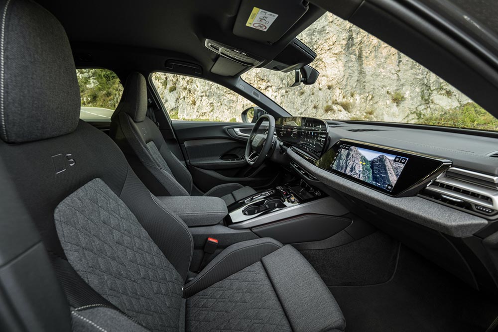 https://autogreeknews.gr/wp-content/uploads/2025/07/Audi-A5-2025-interior-2.jpg