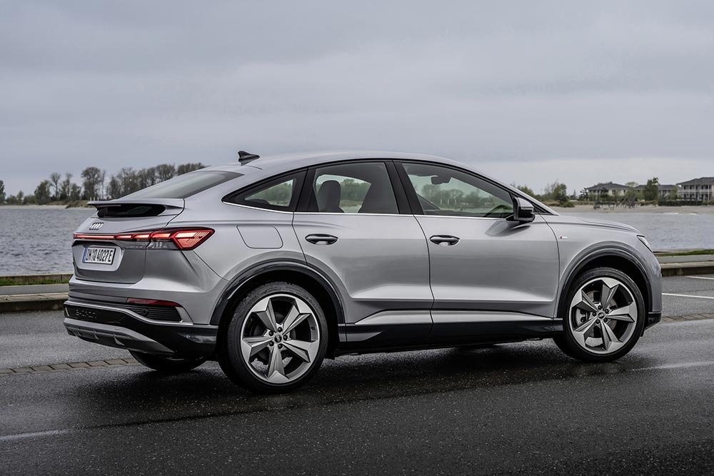 https://autogreeknews.gr/wp-content/uploads/2025/07/Audi-Q4-Sportback-e-tron.jpg