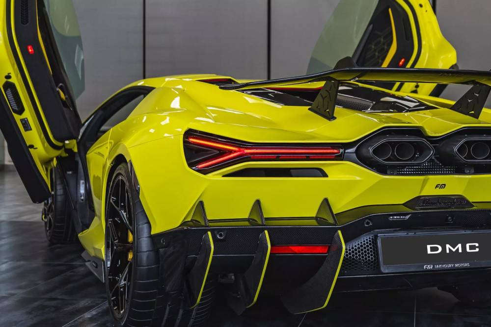 https://autogreeknews.gr/wp-content/uploads/2025/07/DMC-Lamborghini-Revuelto-3-2048x1366-1.jpg