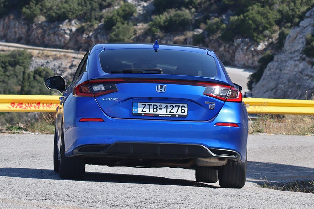 https://autogreeknews.gr/wp-content/uploads/2025/07/Honda-Civic-Hybrid-strofi.jpg