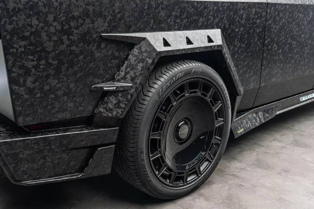 https://autogreeknews.gr/wp-content/uploads/2025/07/Mansory-Tesla-Cybertruck-Elongation-Evo-11.jpg