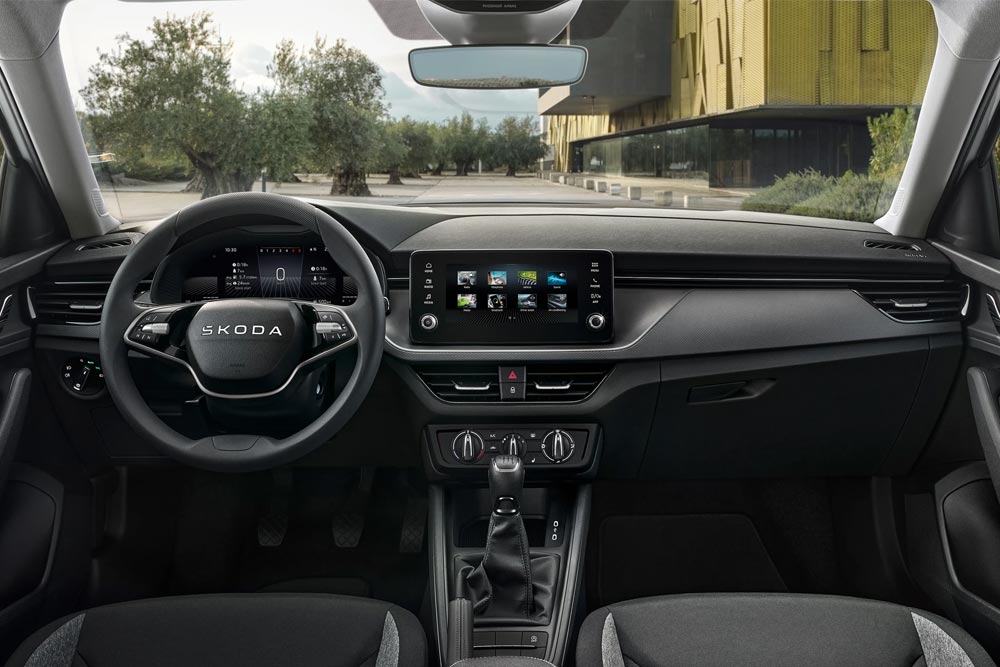 https://autogreeknews.gr/wp-content/uploads/2025/07/Skoda-Kamiq-Essence-dashboard.jpg