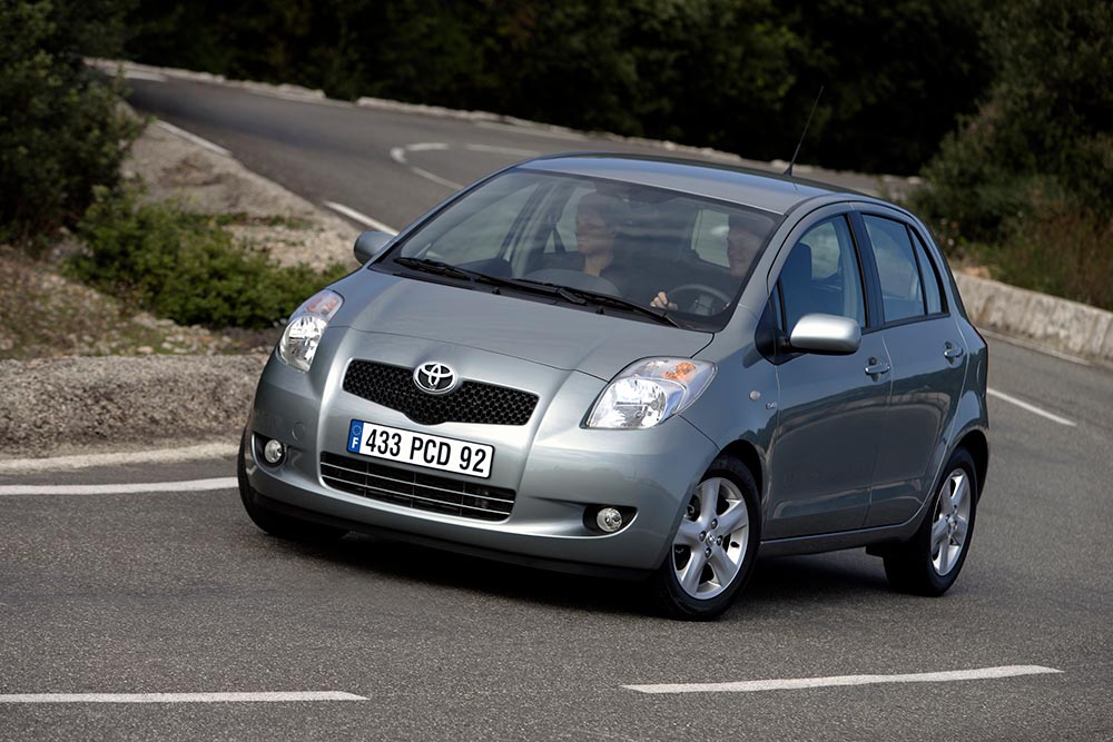 https://autogreeknews.gr/wp-content/uploads/2025/07/Toyota-Yaris-2005-7.jpg