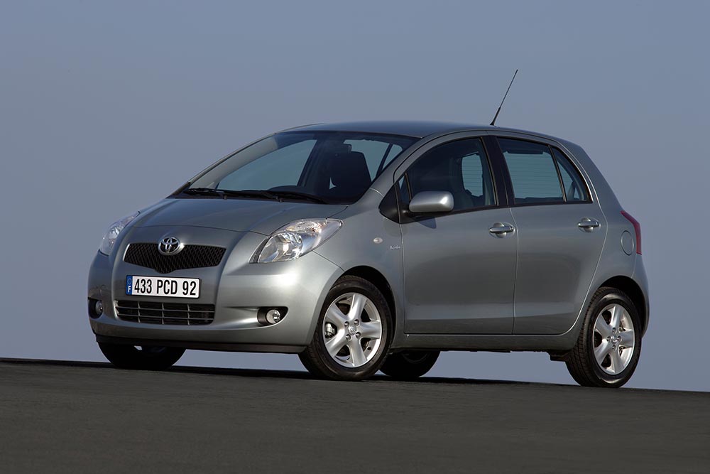 https://autogreeknews.gr/wp-content/uploads/2025/07/Toyota-Yaris-2005-8.jpg