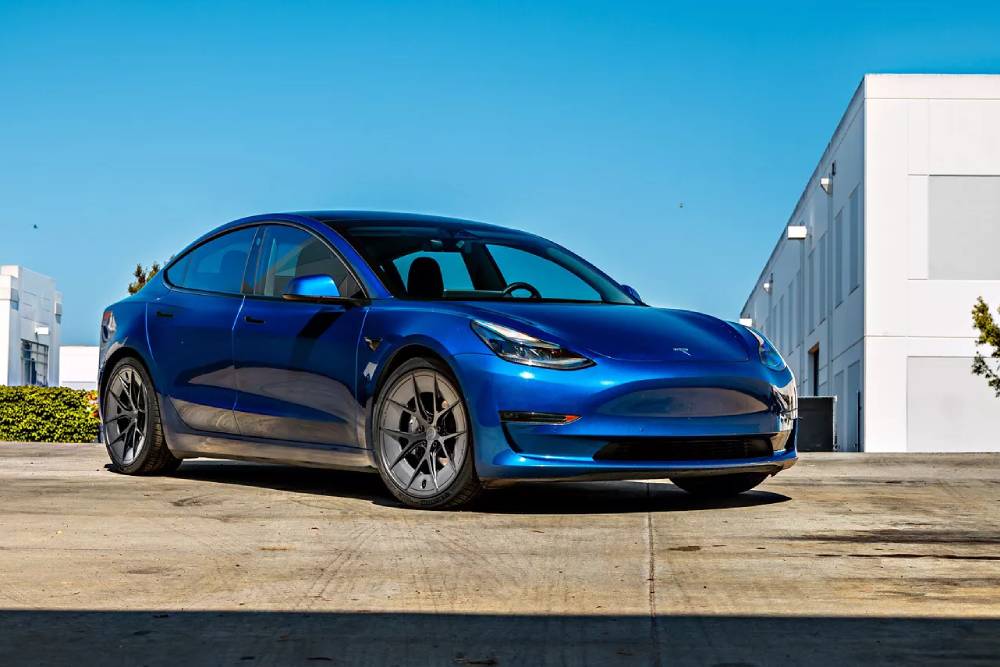 https://autogreeknews.gr/wp-content/uploads/2025/07/Unplugged-Tesla-Model-3-Y-Wheels-18.jpg