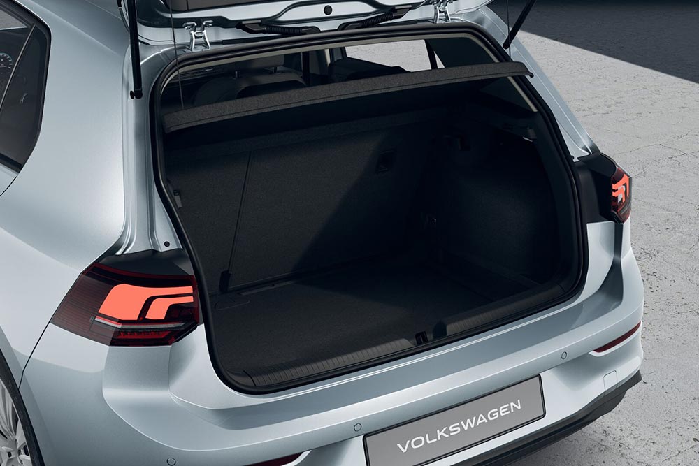 https://autogreeknews.gr/wp-content/uploads/2025/07/VW-Golf-Essential-luggage.jpg