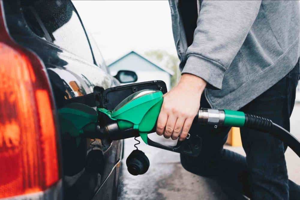 Αυτοκράτορας η βενζίνη σε πωλήσεις στην Ευρώπη