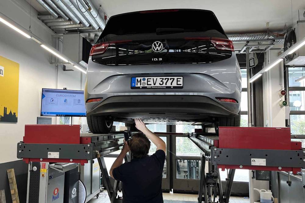 https://autogreeknews.gr/wp-content/uploads/2025/07/dauertest-vw-id3-pruefzentrum-2507_wckaqo.jpg