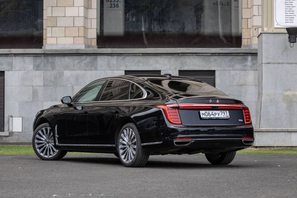 https://autogreeknews.gr/wp-content/uploads/2025/07/hongqi-h9-russia-06.jpg