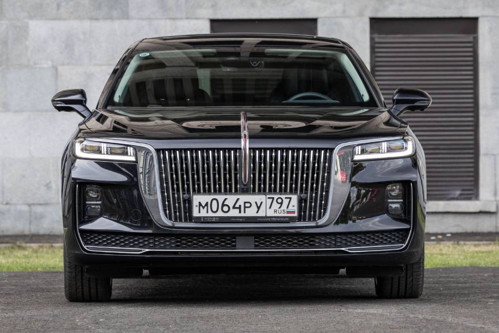 https://autogreeknews.gr/wp-content/uploads/2025/07/hongqi-h9-russia.jpg