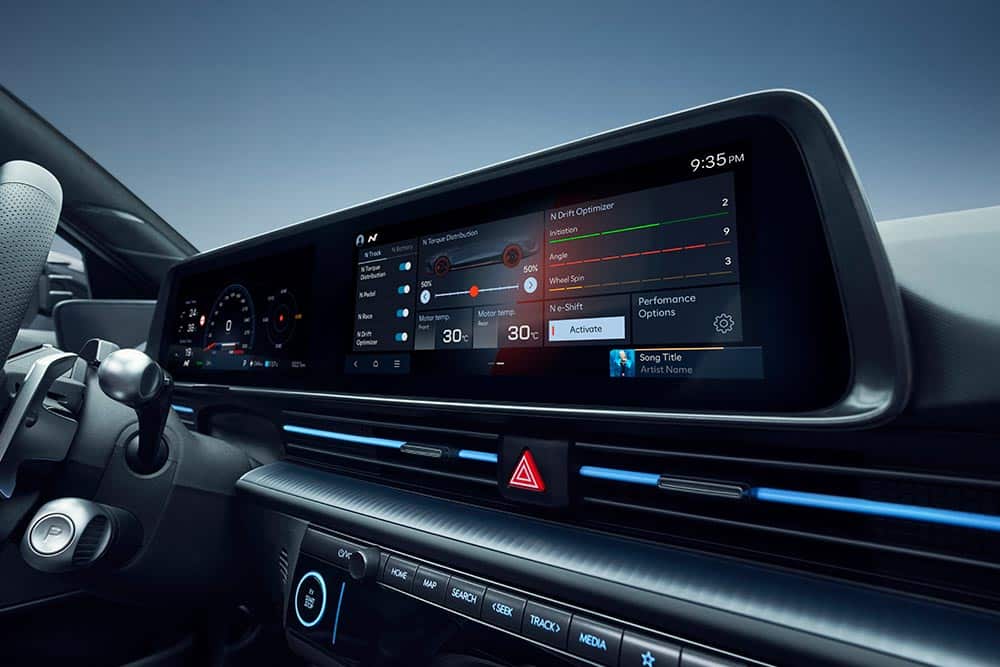 https://autogreeknews.gr/wp-content/uploads/2025/07/hyundai-ioniq-6-n-goodwood-debut-interior-cluster.jpg