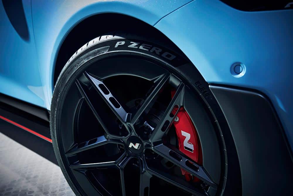 https://autogreeknews.gr/wp-content/uploads/2025/07/hyundai-ioniq-6-n-goodwood-debut-wheel-caliper.jpg