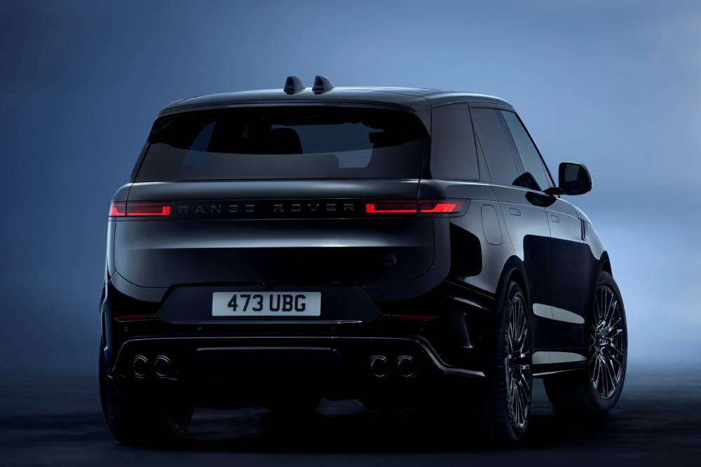 https://autogreeknews.gr/wp-content/uploads/2025/07/land-rover-range-rover-sport-sv-black-edition-is-p-2.jpg