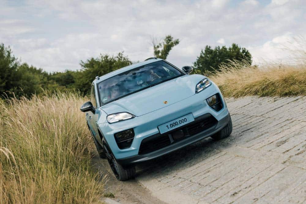 https://autogreeknews.gr/wp-content/uploads/2025/07/macan-number-1000000-rolls-off-the-assembly-line-a-5.jpg