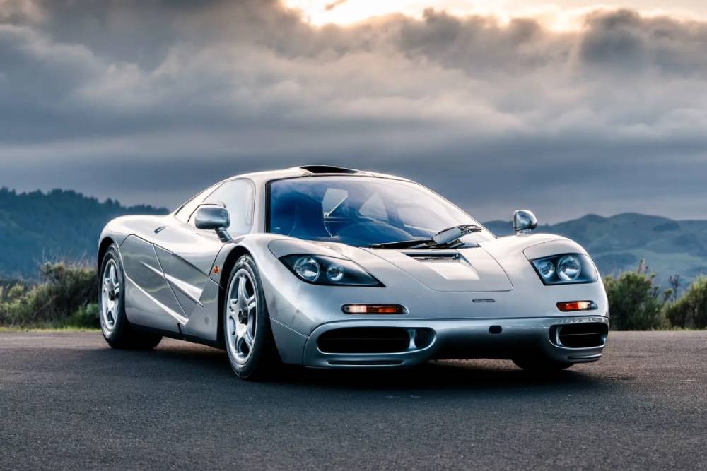 https://autogreeknews.gr/wp-content/uploads/2025/07/mclaren-f1-auction-03.jpg