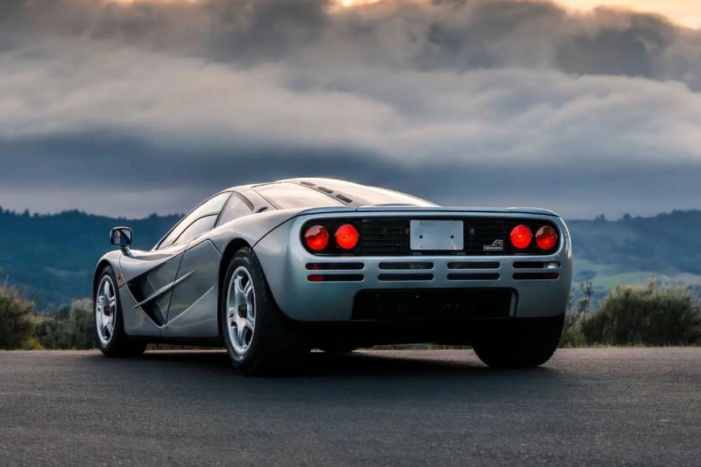 https://autogreeknews.gr/wp-content/uploads/2025/07/mclaren-f1-auction-04.jpg
