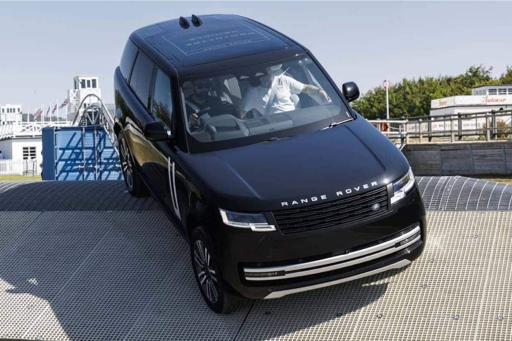 https://autogreeknews.gr/wp-content/uploads/2025/07/range-rover-elettrica-goodwood-2025-2.jpg